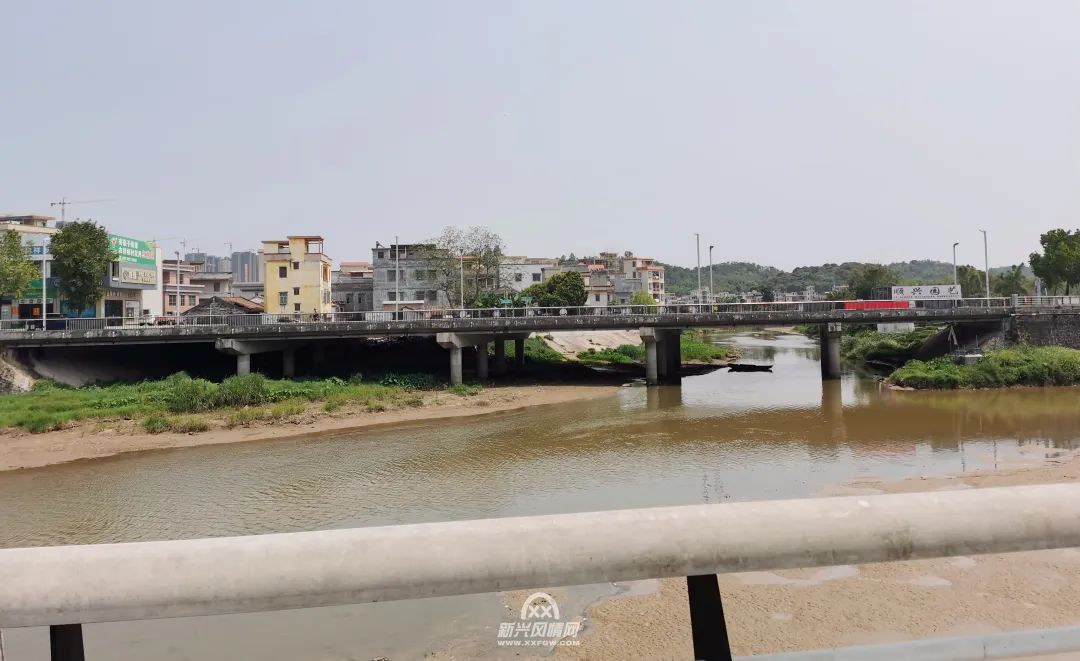 老照片中感受沧桑巨变,80年代的城市风貌老照片