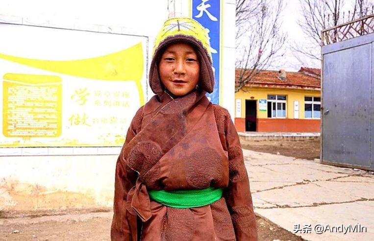 挖10万元1斤的虫草,却买不起一个玩具|高原孩子的残酷童年