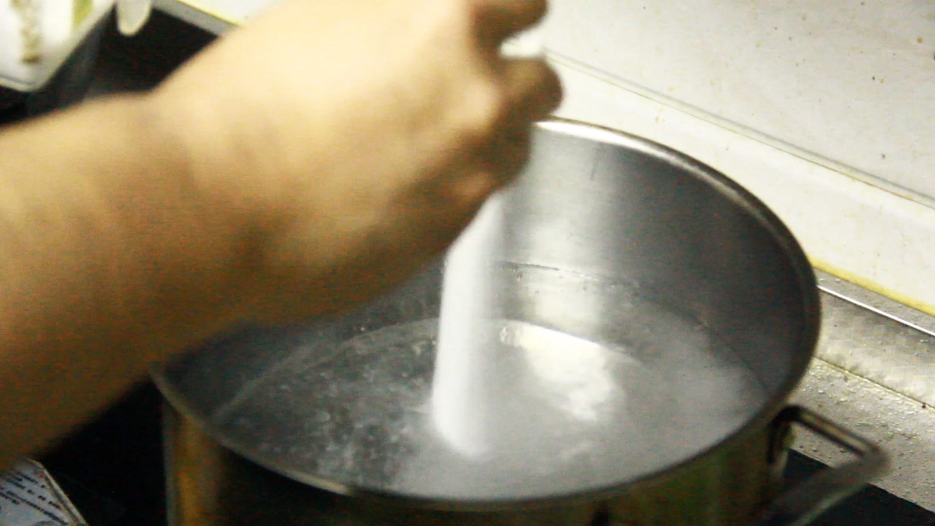 鸡翅根为什么做出来很腥,红烧鸡翅根做法味道超棒一看就会