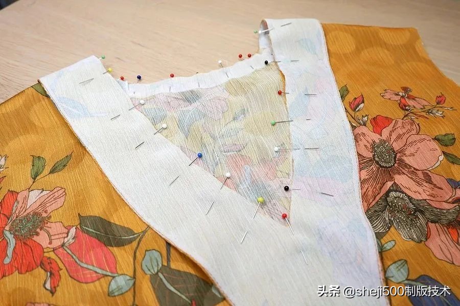 v领雪纺连衣裙领口大了怎么办,雪纺连衣裙领口大了怎么改小窍门