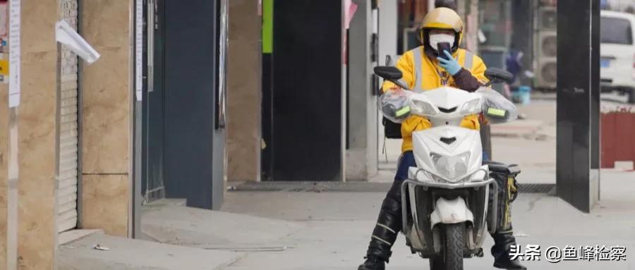 外卖小哥走进派出所这一幕太暖了,深夜外卖小哥暖心一幕