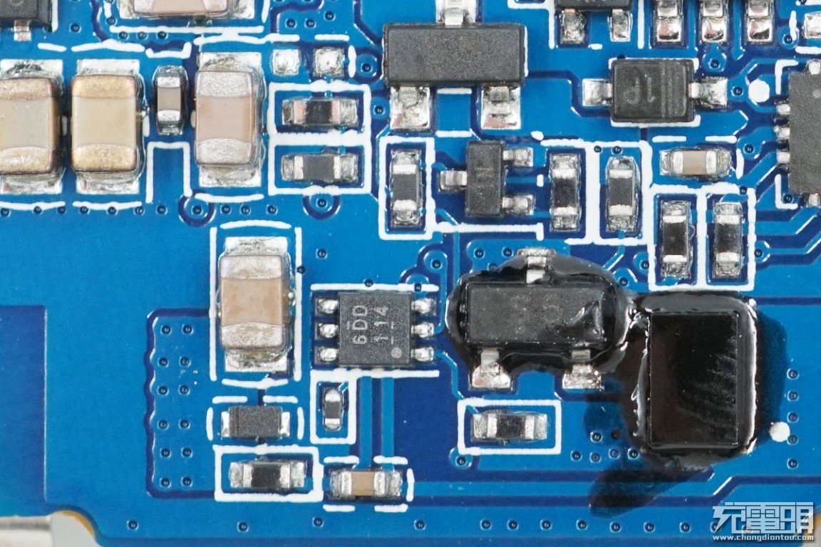 小米充电宝30000快充版拆开,小米无线充电宝10w和30w对比