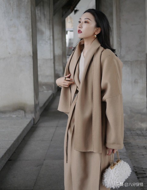 棕色大衣秋冬高级感,休闲黄棕色大衣怎么穿出高级感