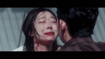 包丽去世，14岁少女遭性侵：那双掐住她们喉咙的大手一直在