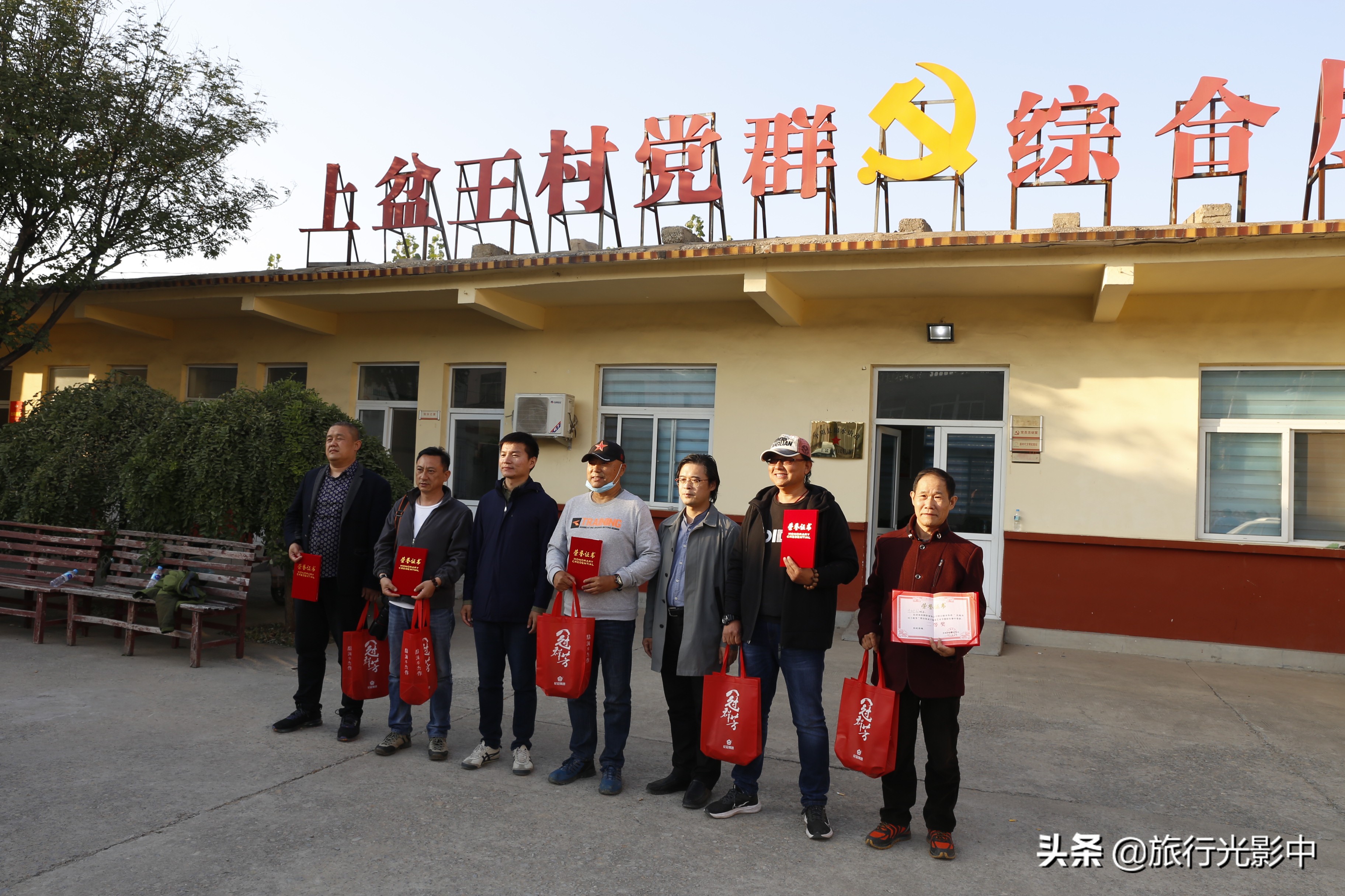 济南顶级摄影大咖,用镜头告诉你盆王菊花有多美