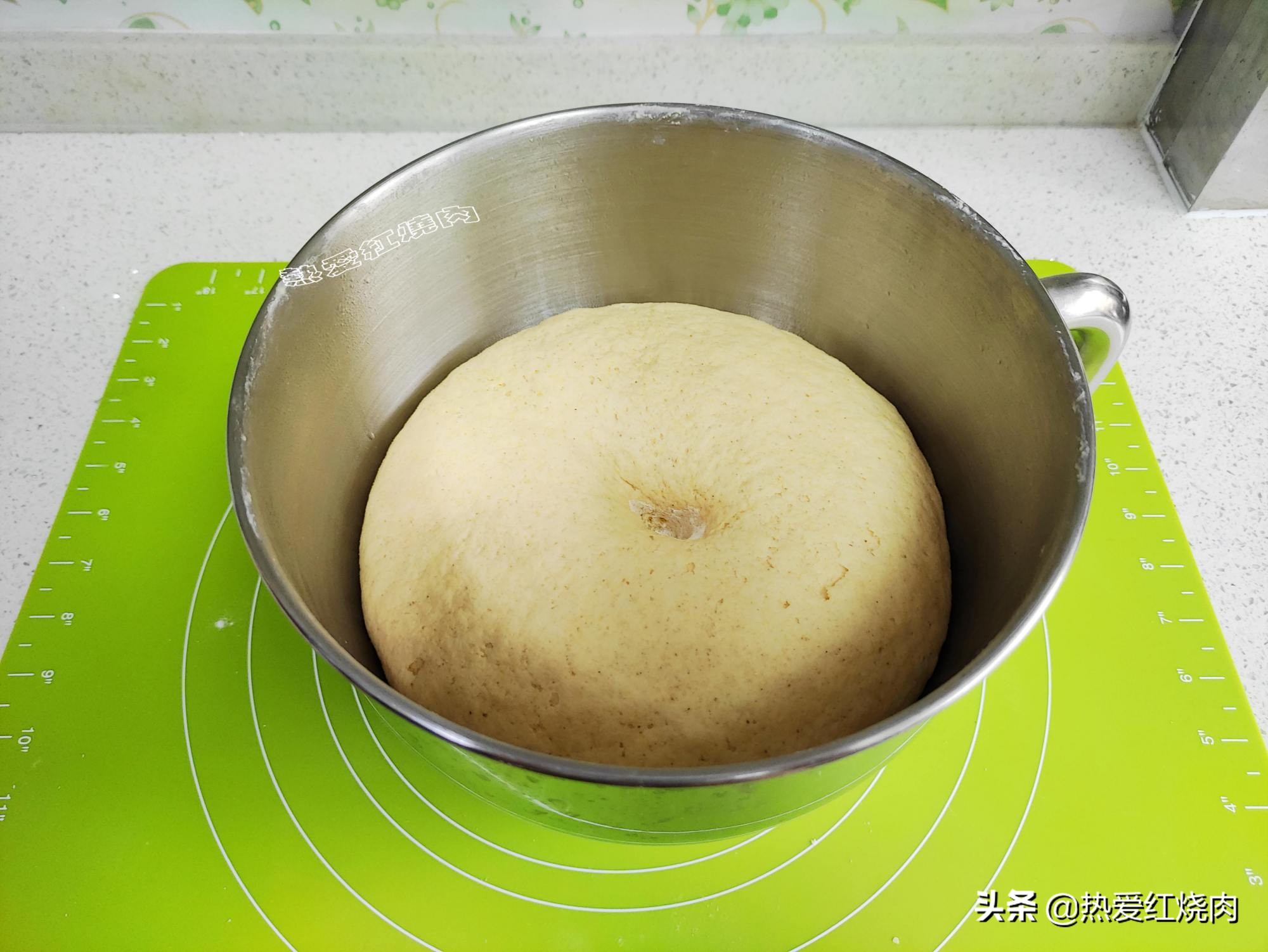 馒头蒸熟发酸怎么处理才好吃,自己蒸馒头为什么那么硬