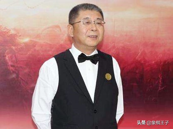 李来群连弃五子杀胡荣华,李来群和胡荣华最经典弃子杀局