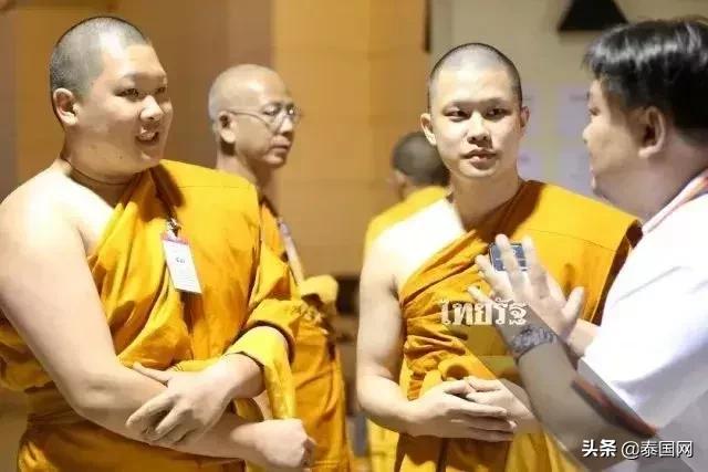 这名一生捐款60亿的高僧走了，曾救人无数，泰王也向他下跪……