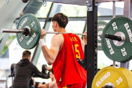 中国男篮出手即证明海报,出手即证明中国篮球全新战袍亮相