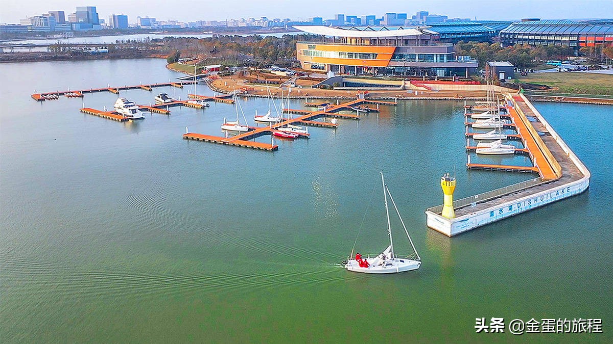 上海滴水湖湖底图片,上海人工滴水湖