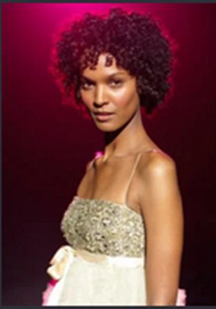 《沙漠之花》:一个女人坚强的改变,一种残忍习俗的反对