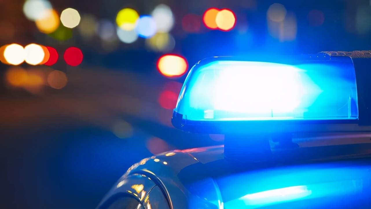 美国吸毒女流落街头,美国女子吸毒被警察抓