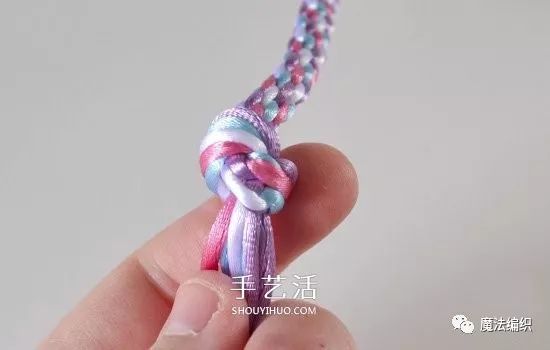 四股绳如何编织好看的手链,用编织绳怎样编手链简单