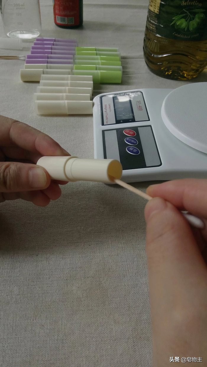 自制薄荷润唇膏简单教程,技能改变生活教程