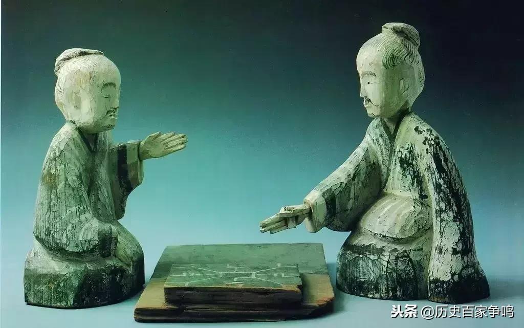 黑漆朱绘六博具:比大富翁飞行棋更好玩的游戏