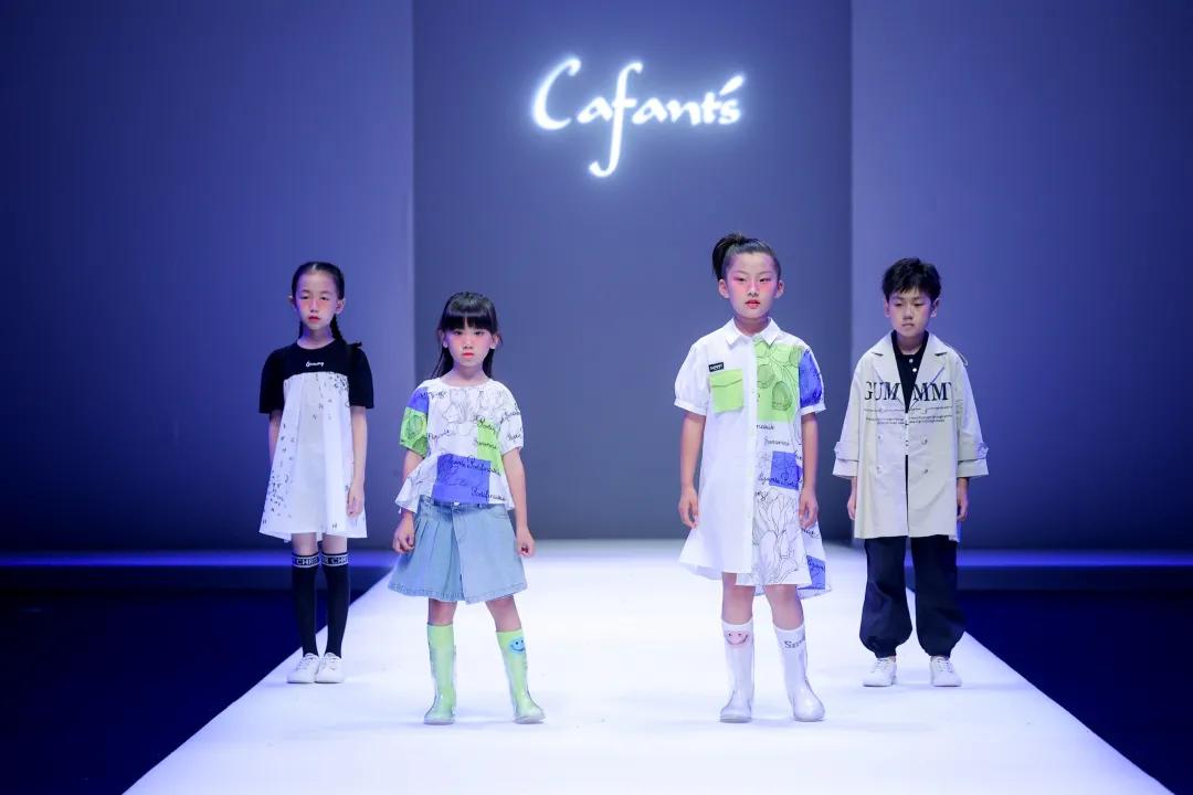 DAY3童话小镇直击｜穿上西装礼服，变身秀场上的“小大人”