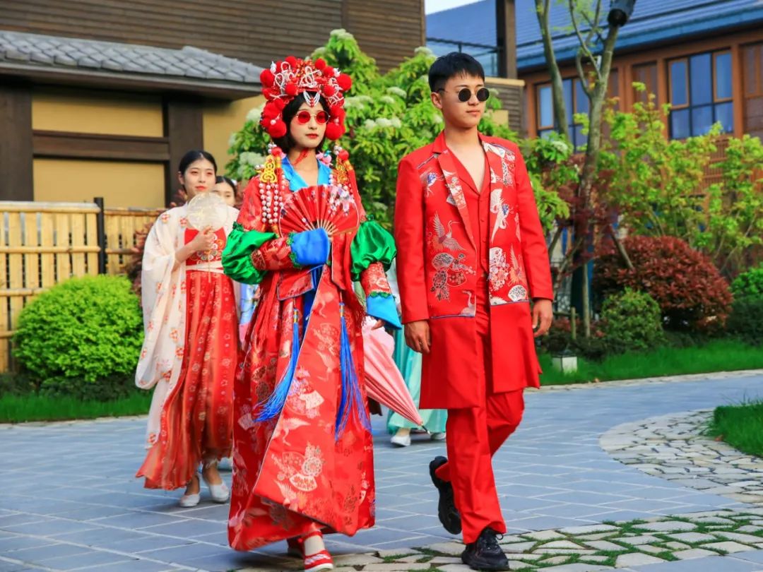 住进风景里温泉酒店,住进风景里旅游度假温泉酒店