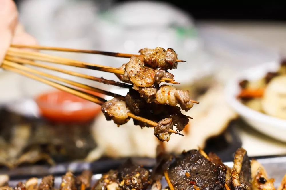 西双版纳告庄西双景星光夜市，为什么那么多人喜欢她？