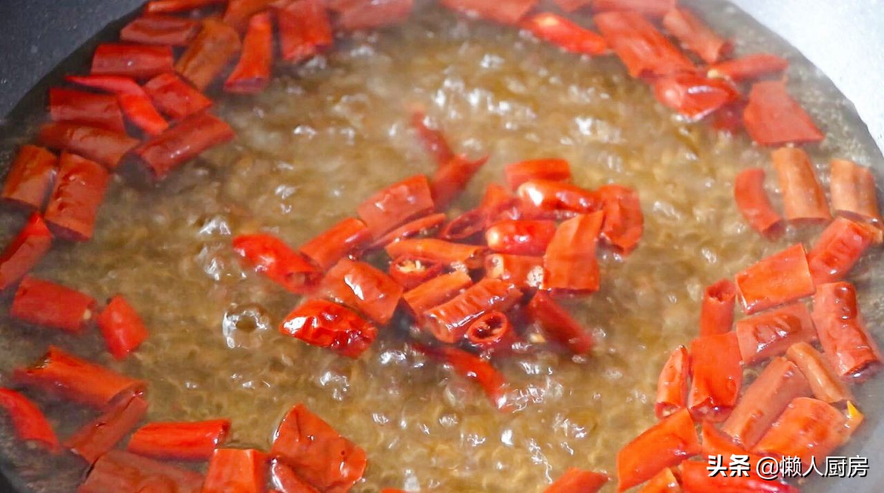 辣椒裹上面炒一下怎么做,面酱炸辣椒做法