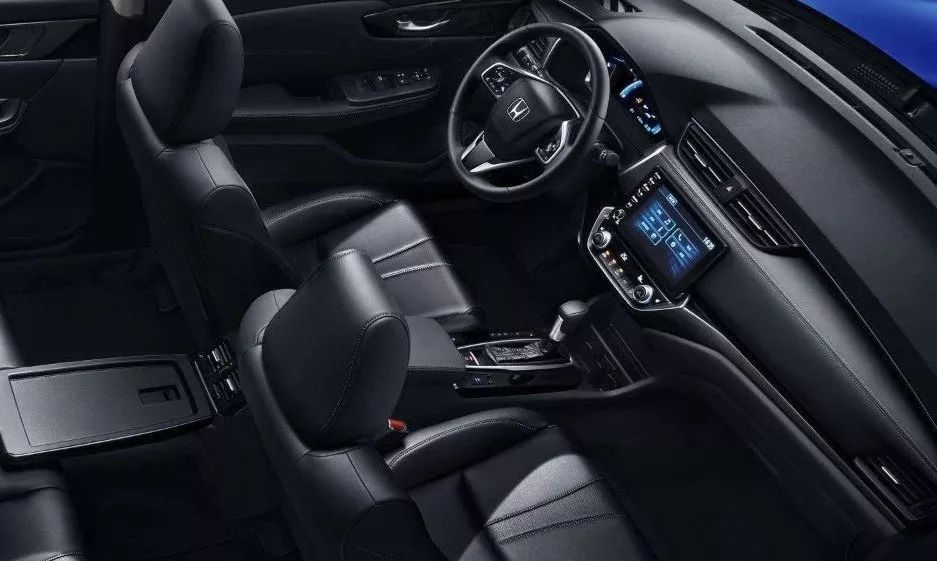 动力不足但是油耗不高,动力不输燃油版