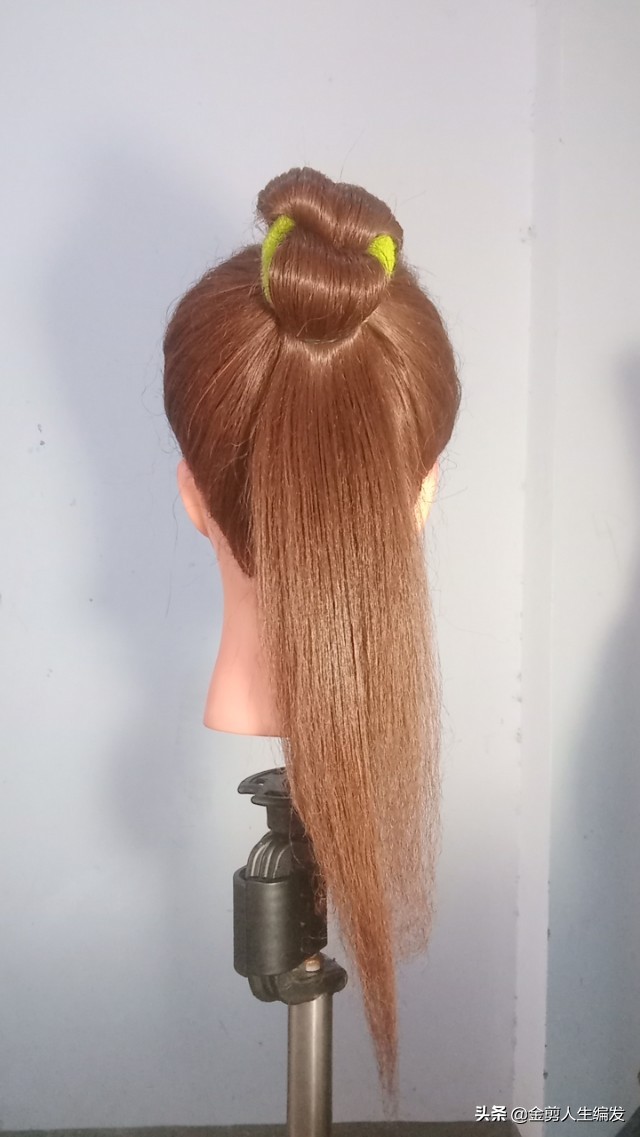 小女孩扎蝴蝶结发型扎法,叶罗丽思思的蝴蝶结发型