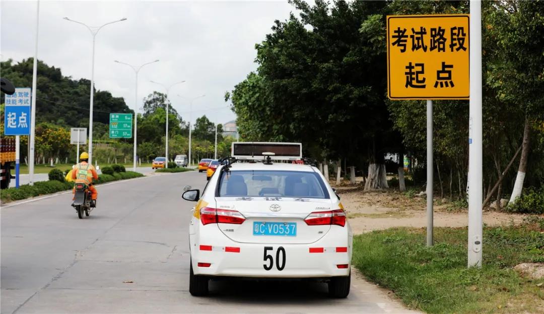 学员左右不分的搞笑教学,驾校学员左右不分