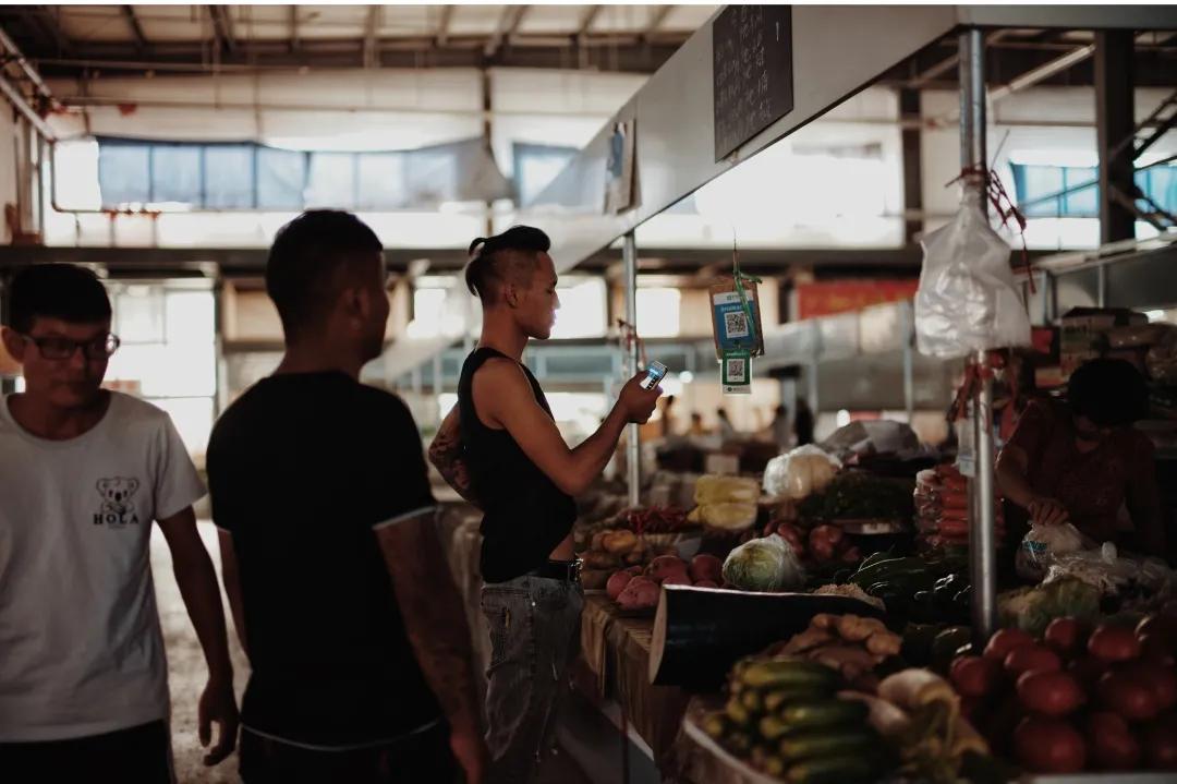 和200个唐山人交谈后，我发现了沉默的真相