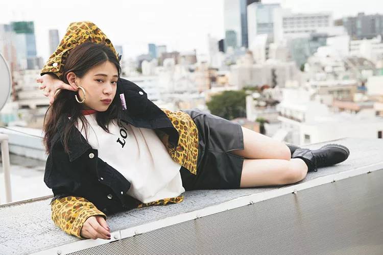 色彩丰富鲜艳的穿搭冬日,穿搭色彩运用