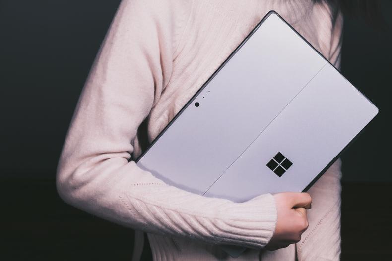 surfacepro和笔记本对比评测,macbookairm2和surfacepro9对比