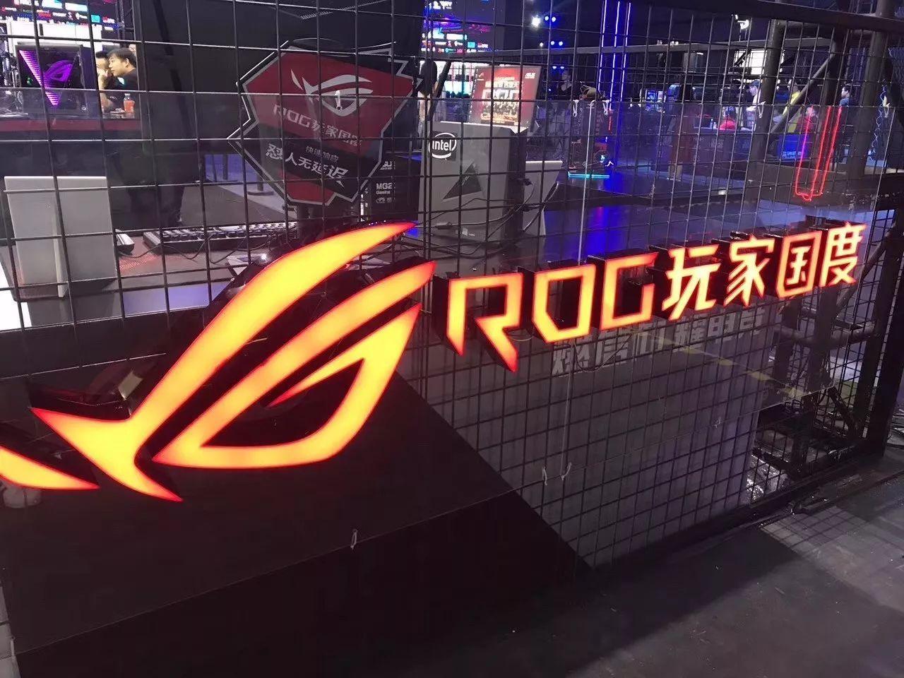 机圈跨界大佬又有新玩法？ROG联名ACRONYM，推出潮玩周边