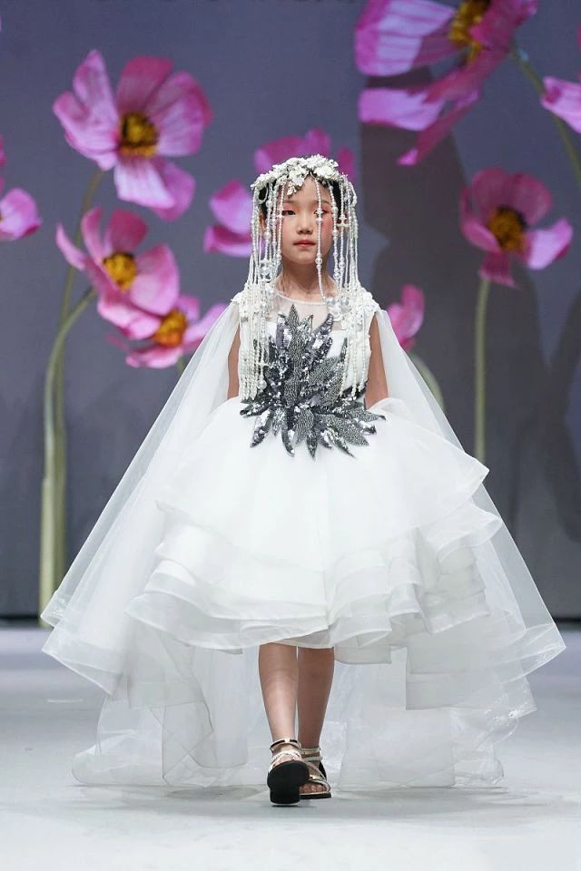 童装时装周走秀秋冬款2021,北京时装周2022秀场风采童装