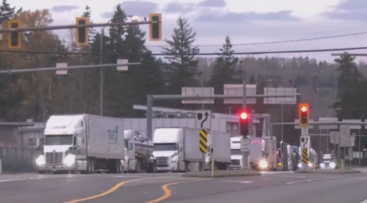 BC省女子到美国加油10分钟回来被罚5700元