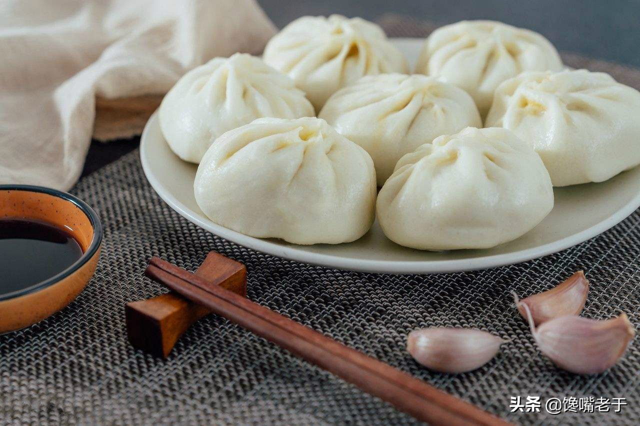 蒸包子不要直接上锅蒸牢记3诀窍,蒸包子有的包子塌陷萎缩