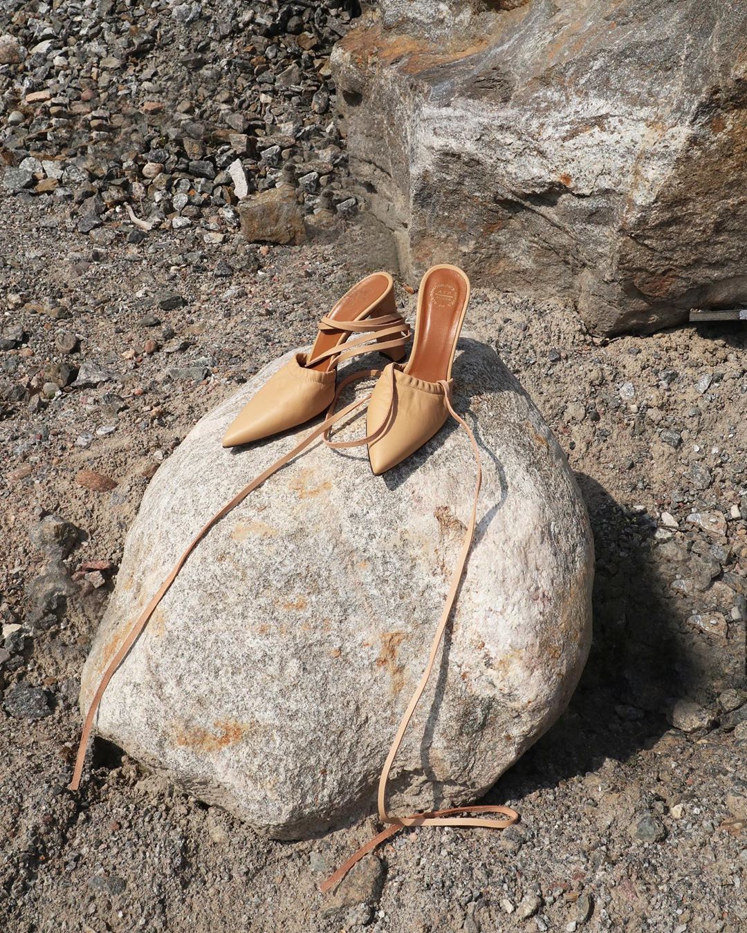 一眼掳获目光的流畅线条:北欧小众手袋及鞋履品牌ATPAtelier