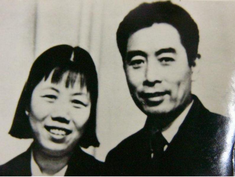 建国后,妇科医生劝*颖超邓**生娃,*颖超邓**思索后,为何说算了吧?