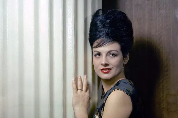 落入凡间的性感天使，36岁香消玉殒