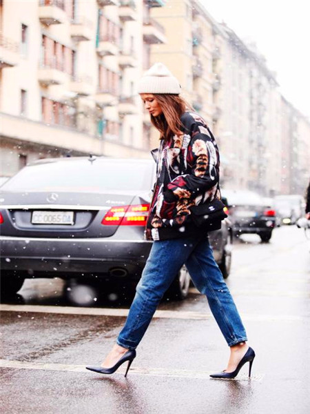 奶奶也许不懂得什么纸尿裤、牛仔裤，但是她一定懂得怎么爱你！