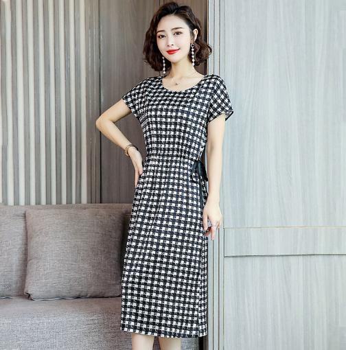 旗袍过时了!今夏流行的“声雨竹”,55岁小姨穿年轻像25,忒时髦