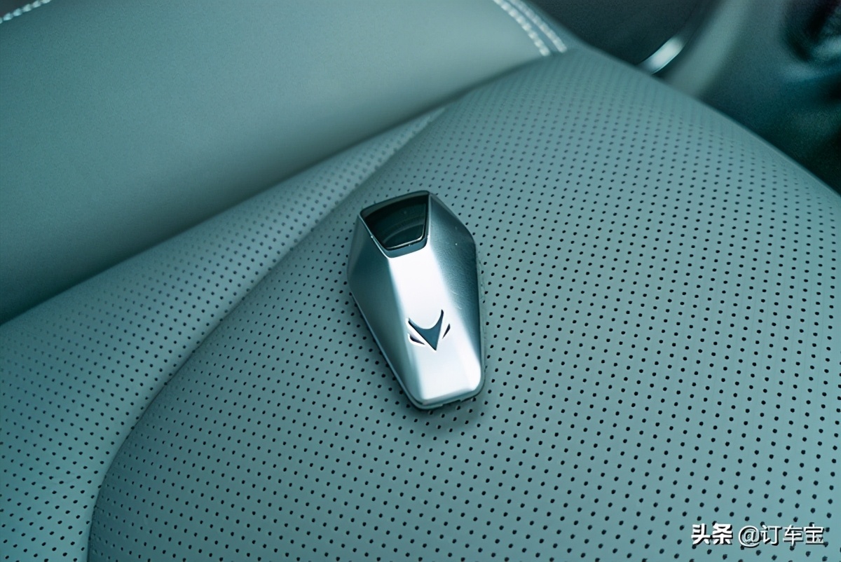 北汽新能源纯电suv汽车价格,新能源纯电suv极狐6座