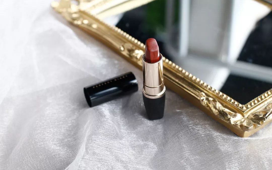 百元内口红推荐不掉色,适合60-70岁老人口红颜色平价