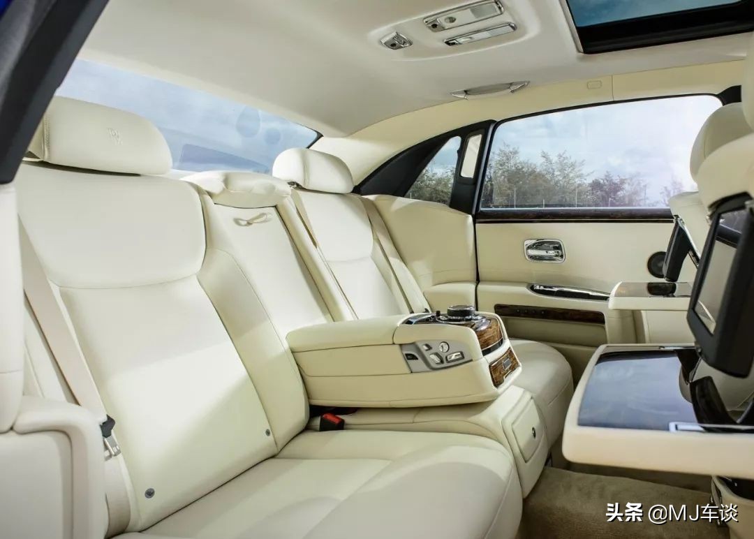 亲身体验劳斯莱斯，300多万的豪华堡垒开起来是什么感觉？