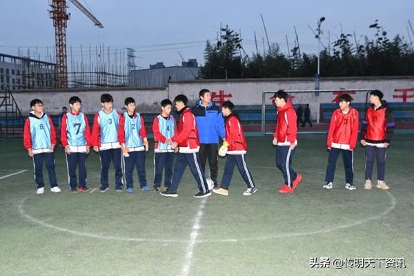 郑州市上街实验初中“校长杯”班级足球联赛开赛啦