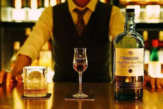 康熙临死前喝酒,康熙戒得居片段