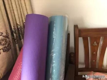 每个家里都有瑜伽垫,每个家庭都有个瑜伽垫