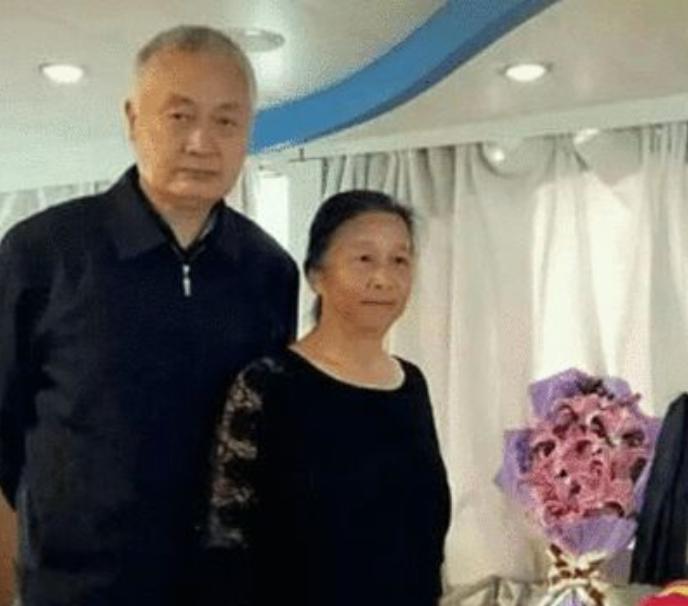 陈毅元帅幼子陈小鲁，和粟裕女儿成婚，晚年两人环游世界