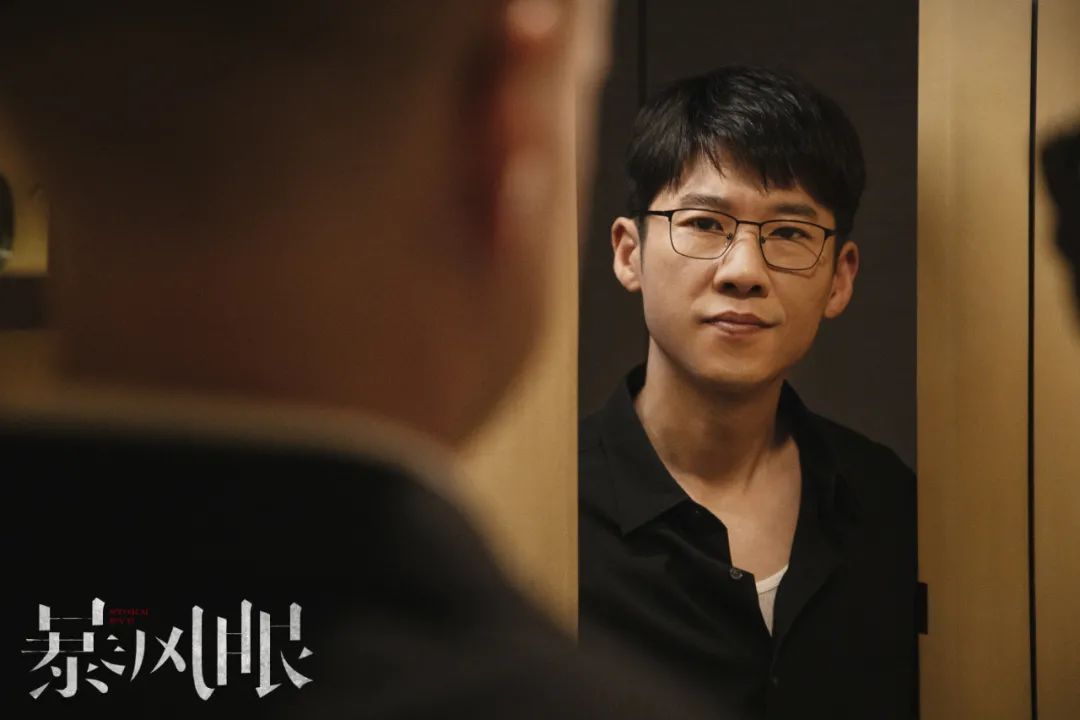 嘉行“重男轻女”,女艺人抠脚8个月,男艺人集体出逃?