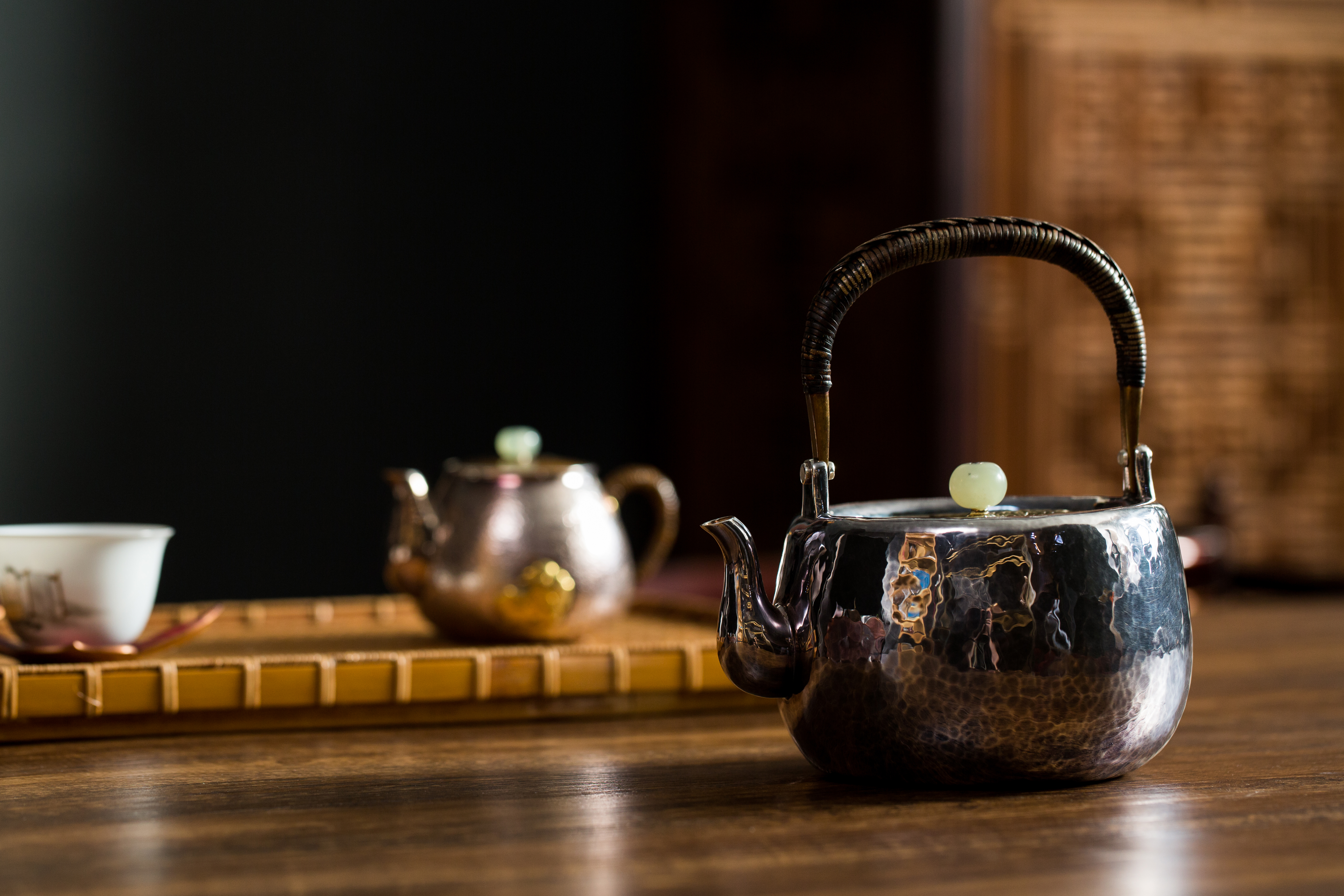 银壶出现黑点,银壶有黑点冒出来怎么回事