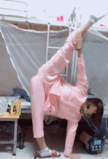 搞笑gif一帮老爷们真会玩,篮球动图gif搞笑