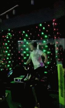 来左边跟我一起画个龙舞蹈慢动作,来左边和我一起画个龙的舞蹈教学