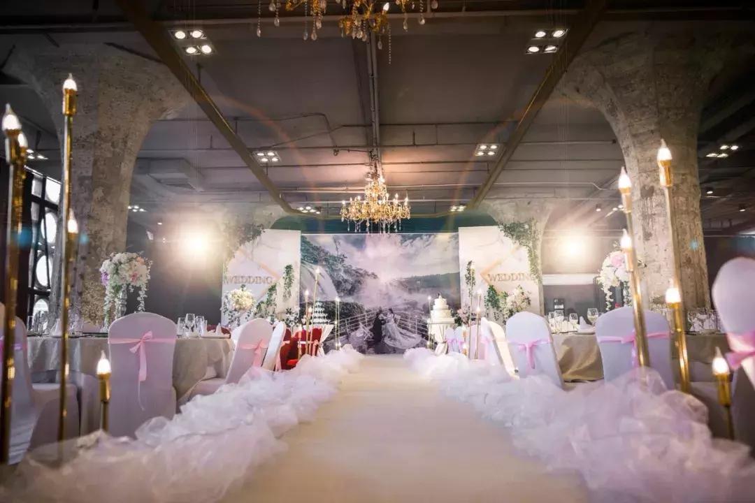 童话变现实!魔都宇宙级城堡婚礼,比爱丽丝仙境还美!